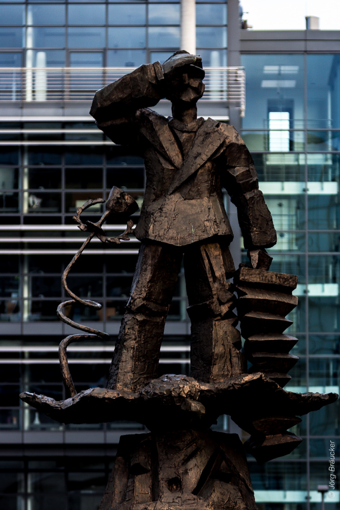 Hans Albers Statue am Medienhafen