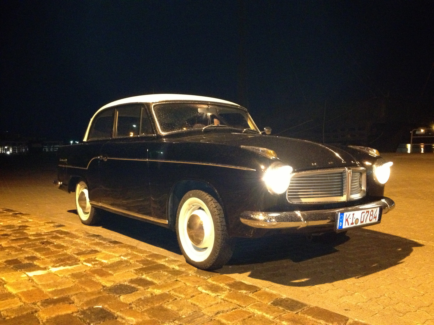 Hansa 1100 Limousine am Hafen