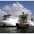 Hanse Sail 2006 - alt und neu