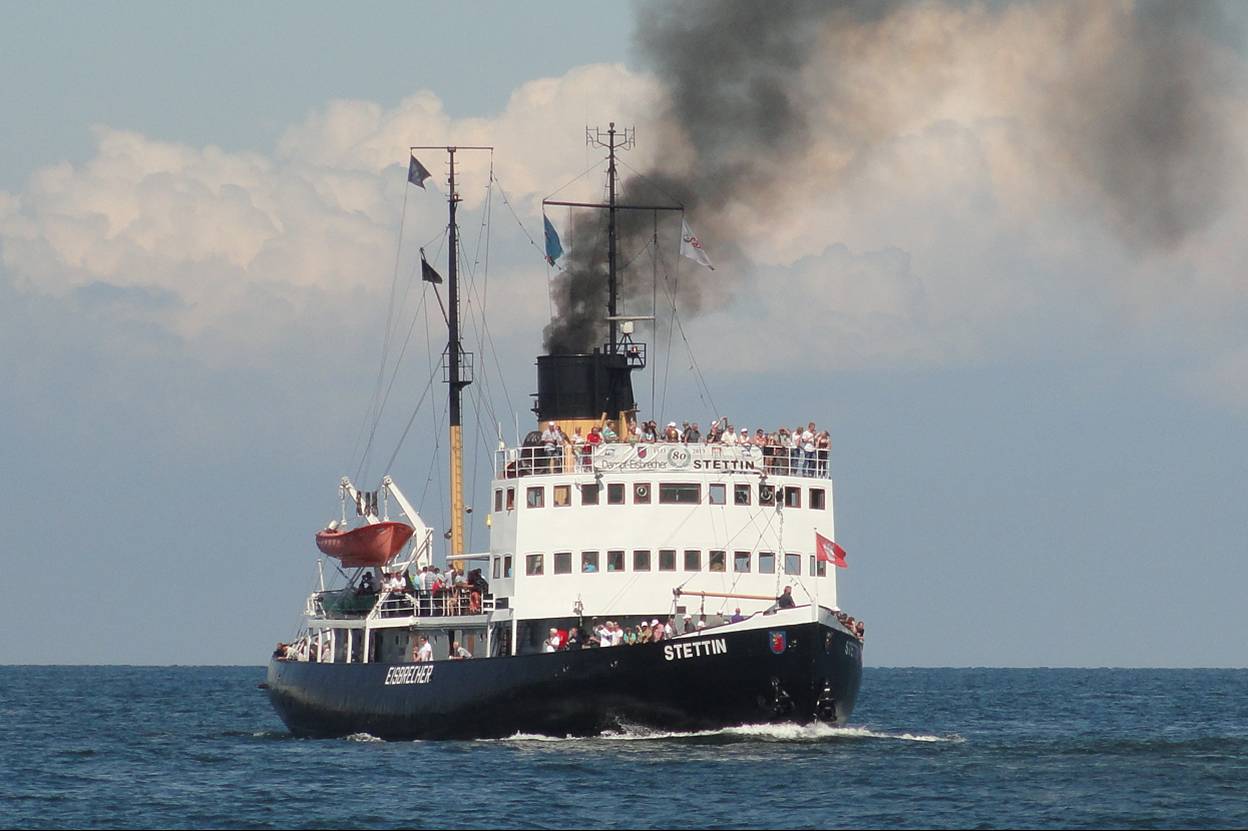 Hanse Sail 2014 - Dampfeisbrecher Stettin in Fahrt