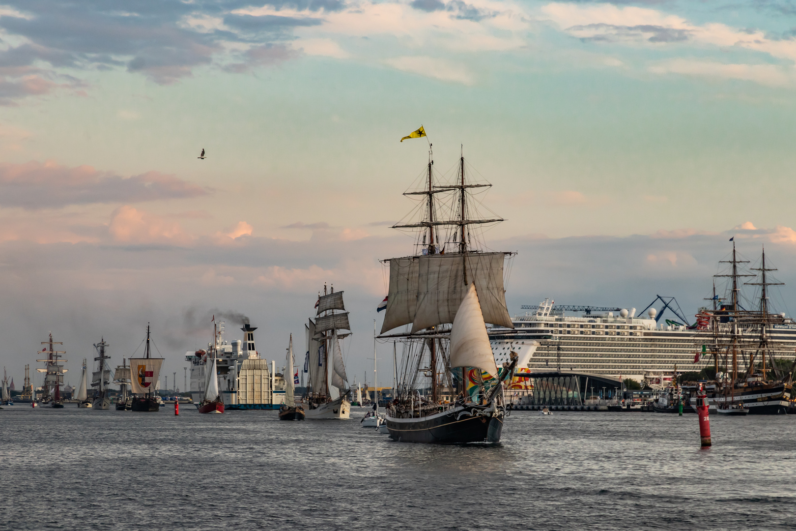 Hanse Sail 2019-Hafenausfahrt Warnemünde