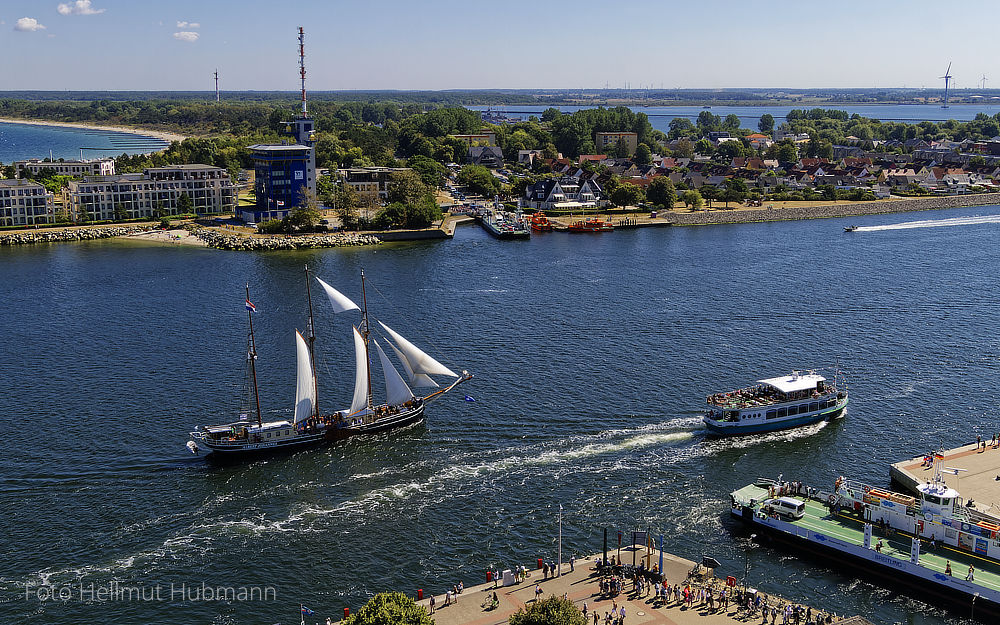 HANSE SAIL 2022. BLICK VON OBEN AUF DIE WARNOW RICHTUNG HOHE DÜNE