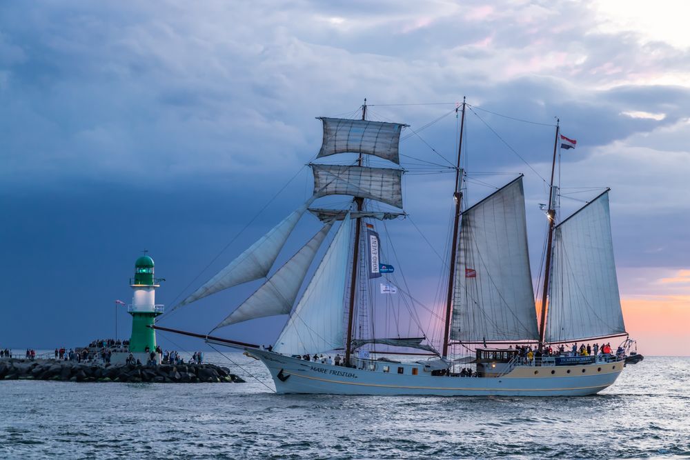 Hanse-Sail ,die Mare Frisium vor Warnemünde Foto & Bild | schiffe und