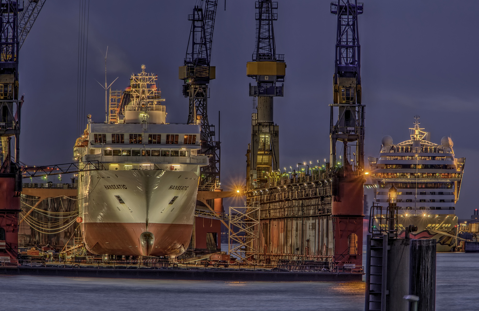 HANSEATIC im Dock 10