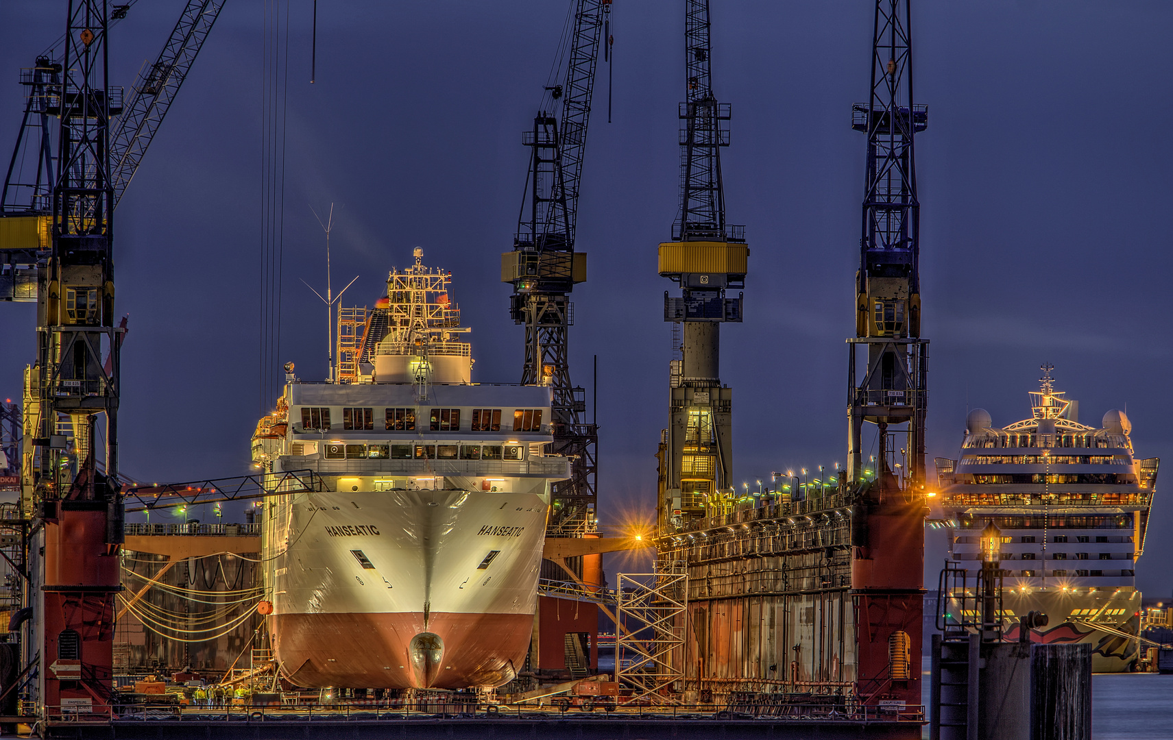 HANSEATIC im Dock 