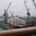 Hanseatic liegt in der Werft in Hamburg 2007