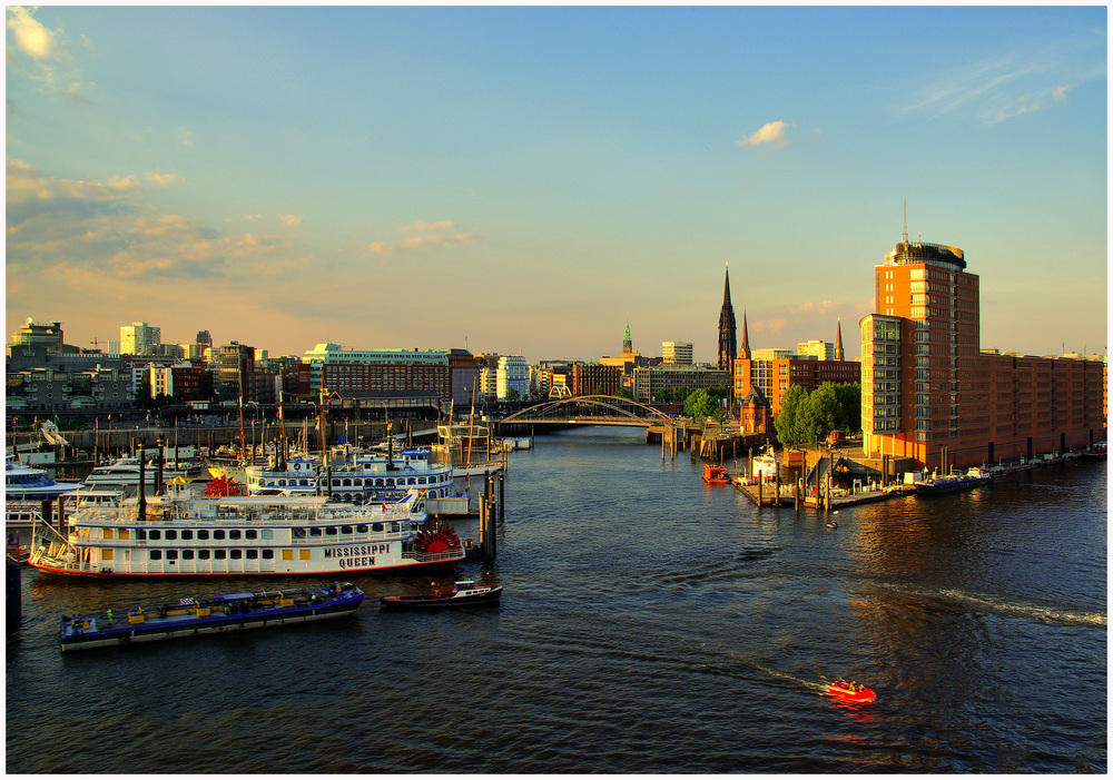 Hanseatic Trade Center am Niederhafen