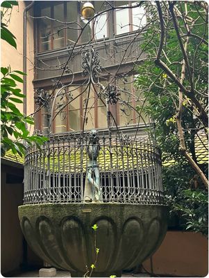 Hanselbrunnen Innenhof Heilig-Geist-Spital