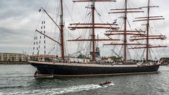 Hansesail 2016 Die Sedov passiert die Kruzenshtern