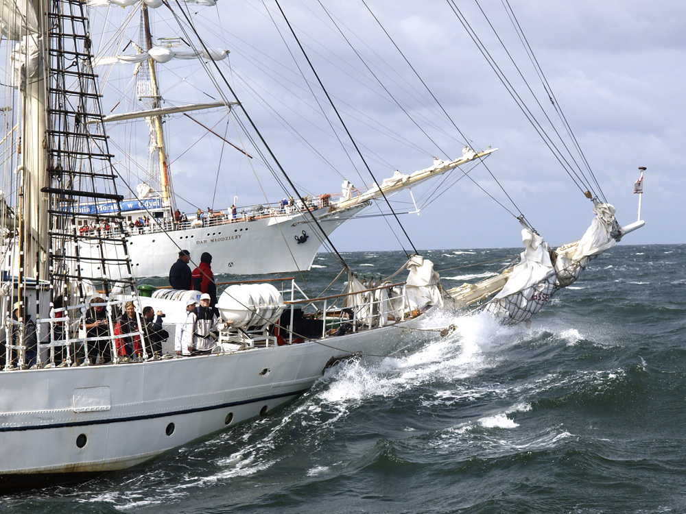 HanseSail "Greif als Wellenbrecher"