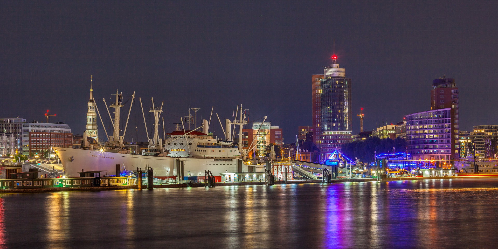 Hansestadt Hamburg: Hafen bei Nacht