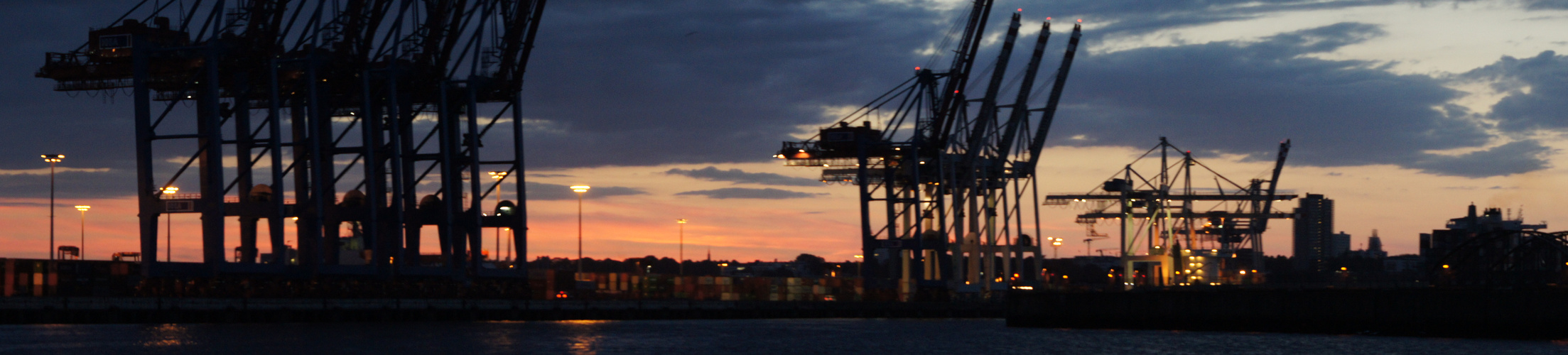 Hansestadt Hamburg, Hafen-City, Hafenrundfahrt bei Nacht,