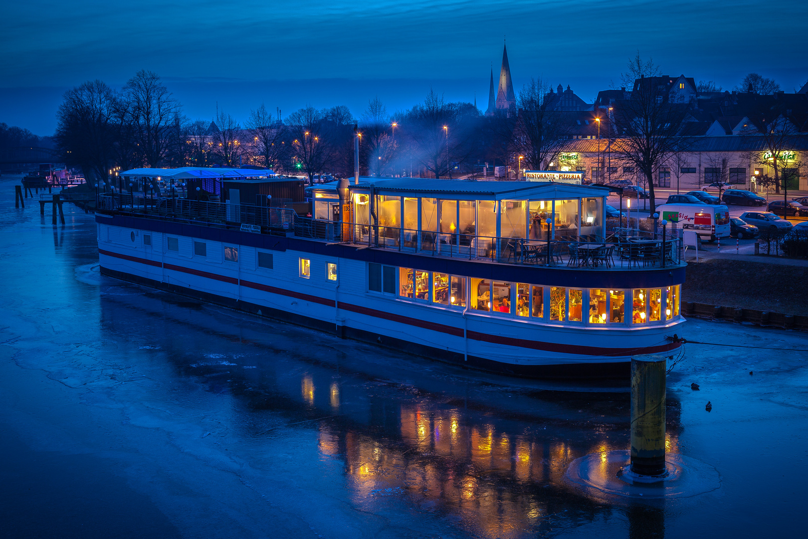 Hansestadt Lübeck: Abends am Kanal