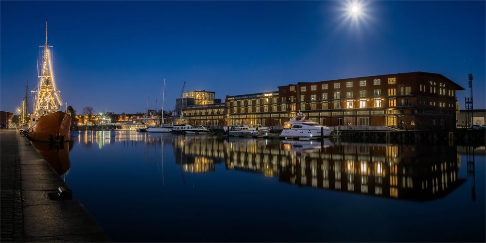 ****Hansestadt Lübeck: Abendstimmung****