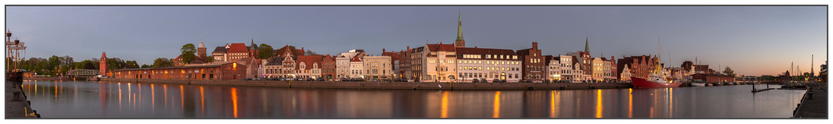 Hansestadt Lübeck: Abendstimmung an der Untertrave