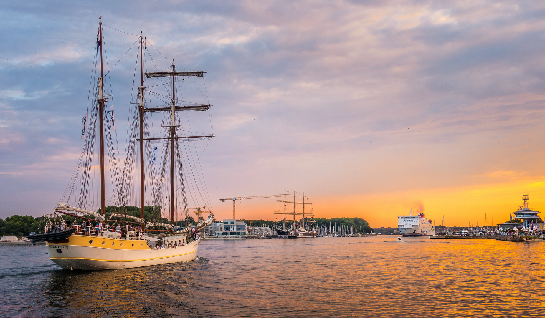 Hansestadt Lübeck: Begegnung bei Sonnenuntergang