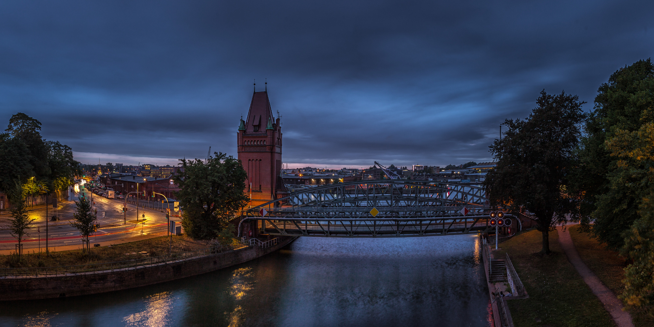 Hansestadt Lübeck: Blick über den Hafen