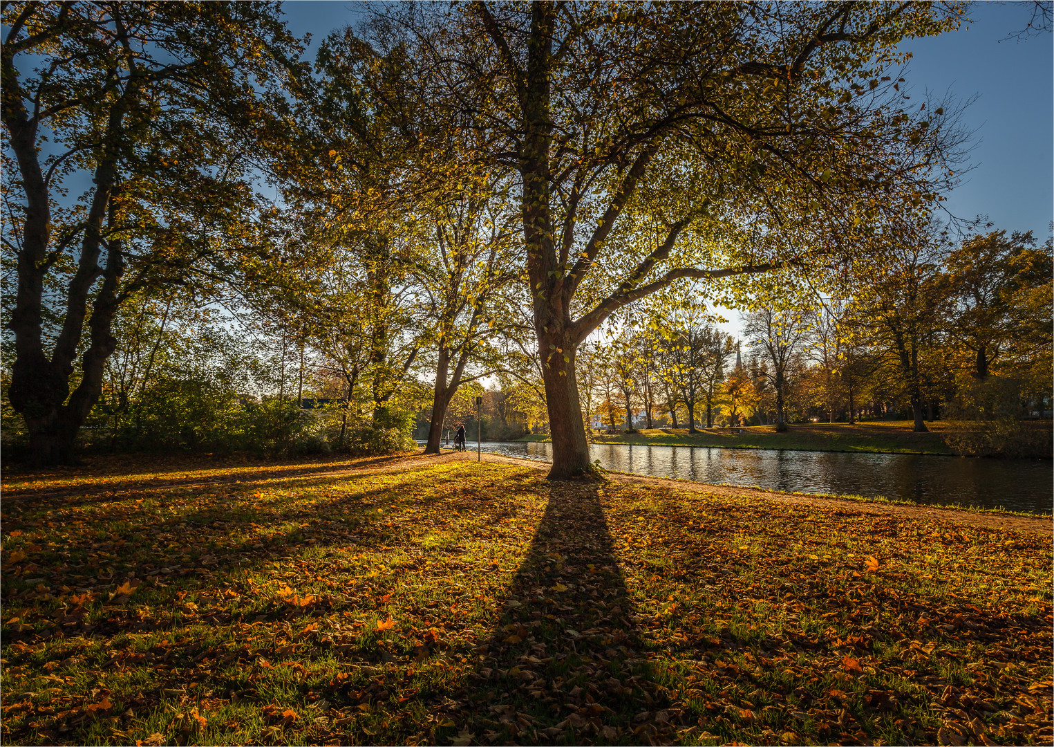 Hansestadt Lübeck: Ein Herbsttag am Kanal