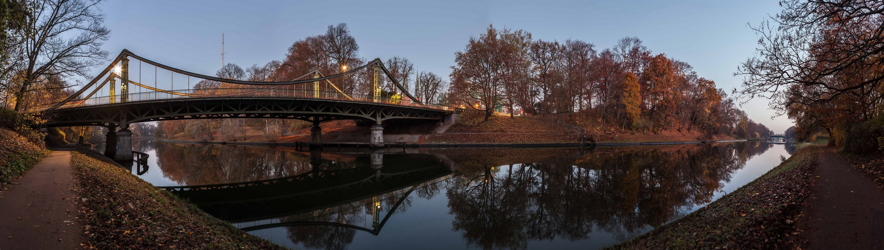 ****Hansestadt Lübeck: Morgens am Kanal****