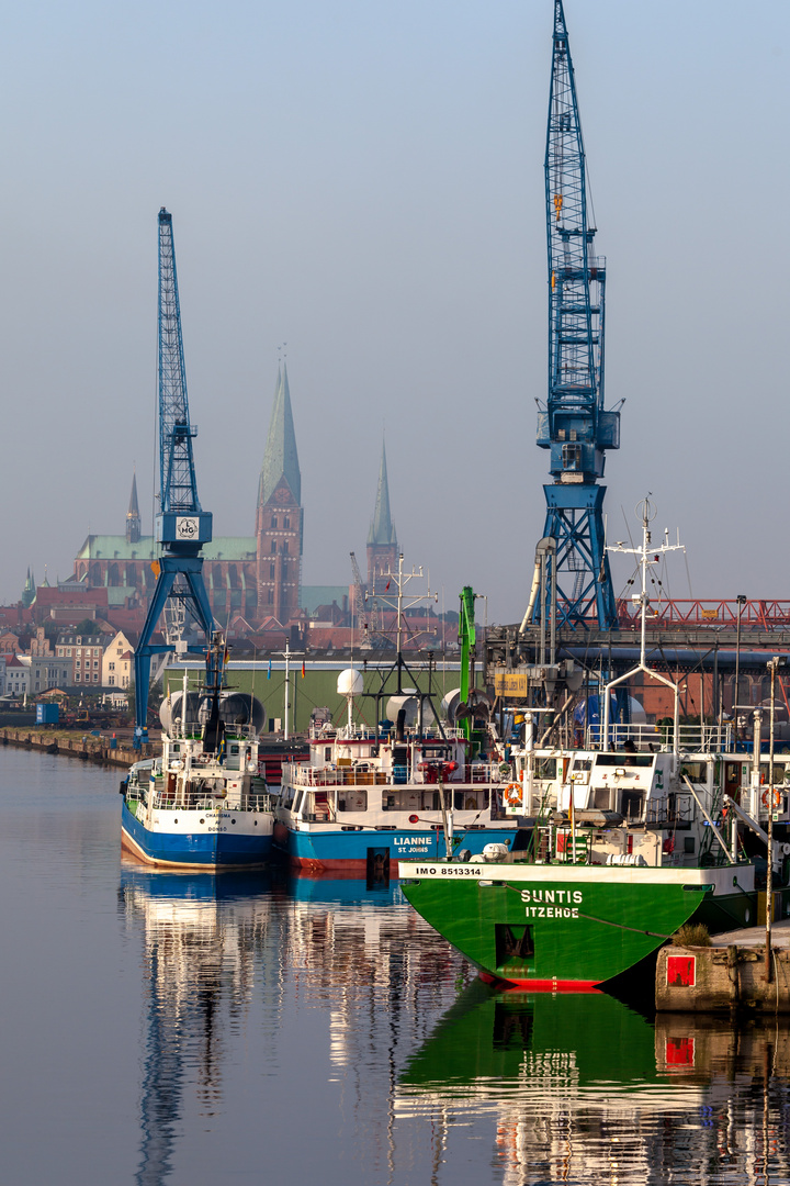 Hansestadt Lübeck: Morgenstimmung im Hafen