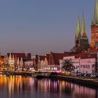 Hansestadt Lübeck: Obertrave mit Weihnachtsmarkt