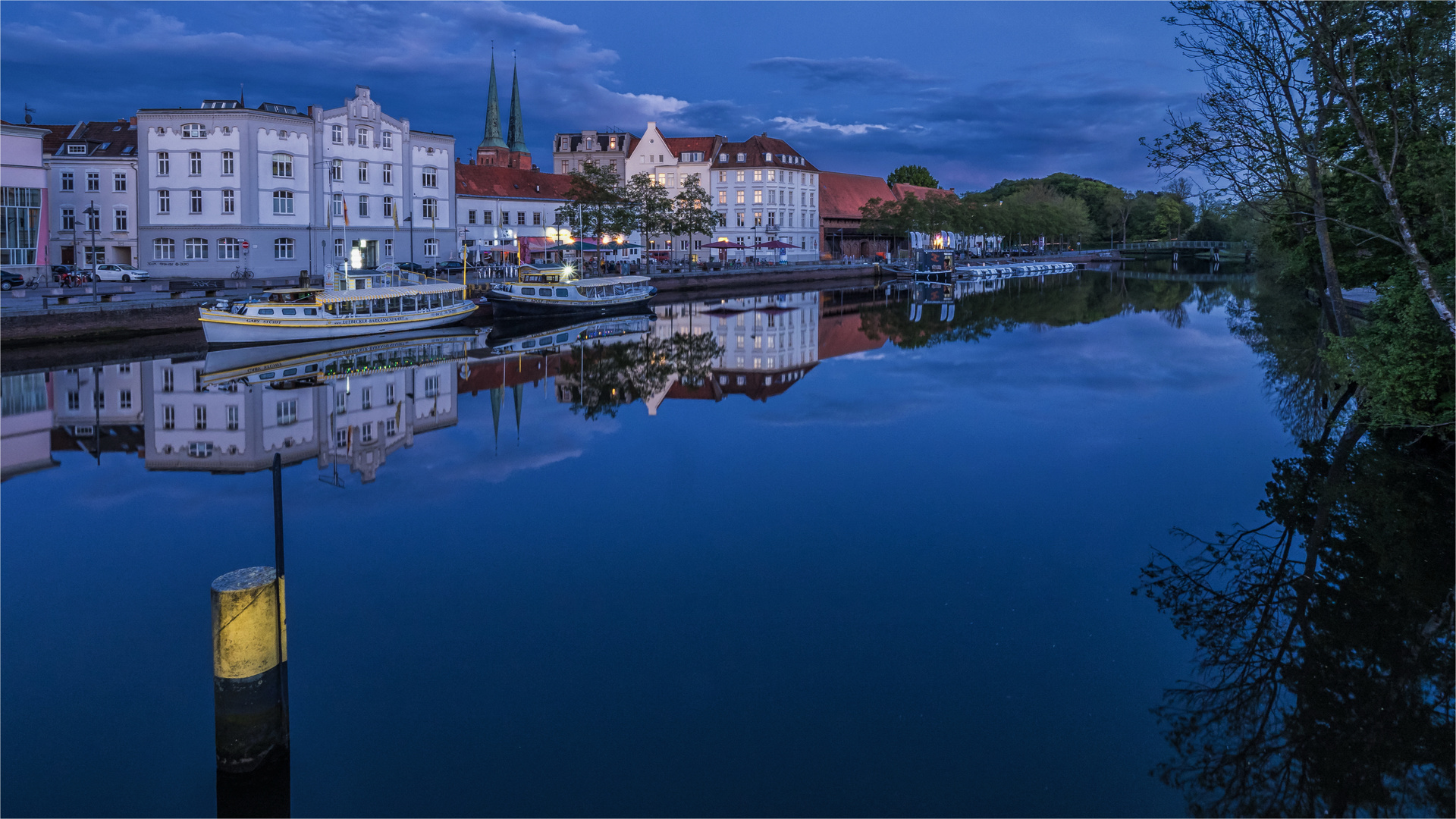 ****Hansestadt Lübeck: Wenn die Nacht kommt****