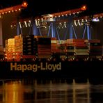 [...--- > Hapag Lloyd < ---...]