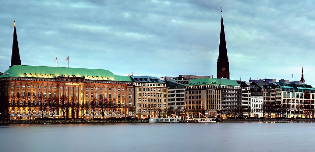 Hapag Lloyd an der Binnenalster in Hamburg