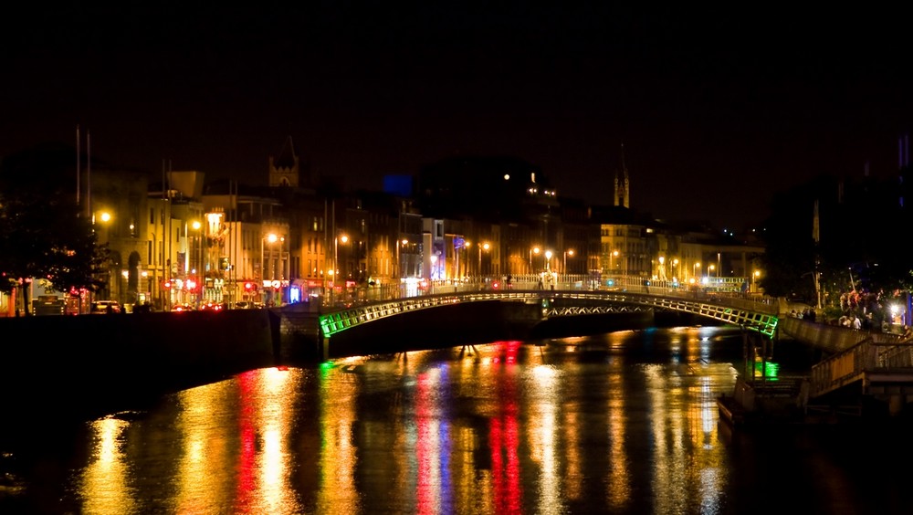 Ha'penny bridge , Dublin