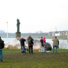 Happening am Rheinufer in Duisburg-Ruhrort