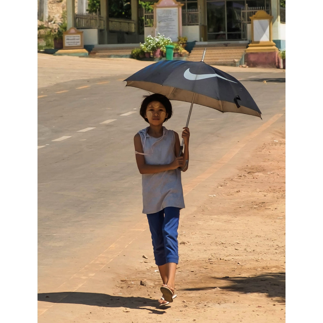 Happy girl in Mawlamyine, Myanmar