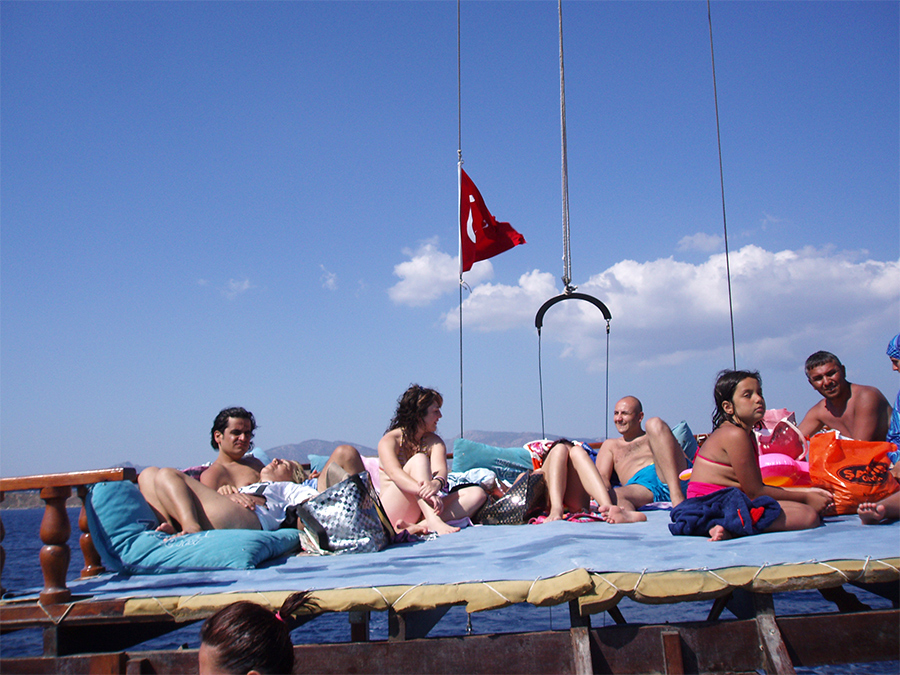 Happy People! Bootsfahrt auf türkischer See...