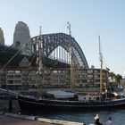 Harbor Bridge und altes Boat