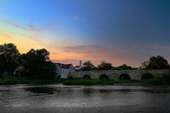 Harburg und steinerne Brücke an der Wörnitz