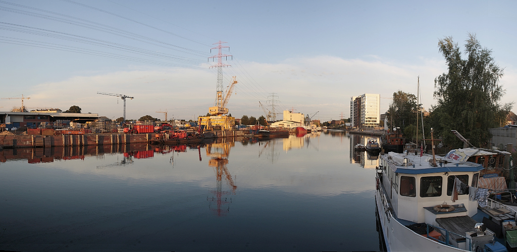 Harburger Binnenhafen kurz vor dem Sonnenuntergang