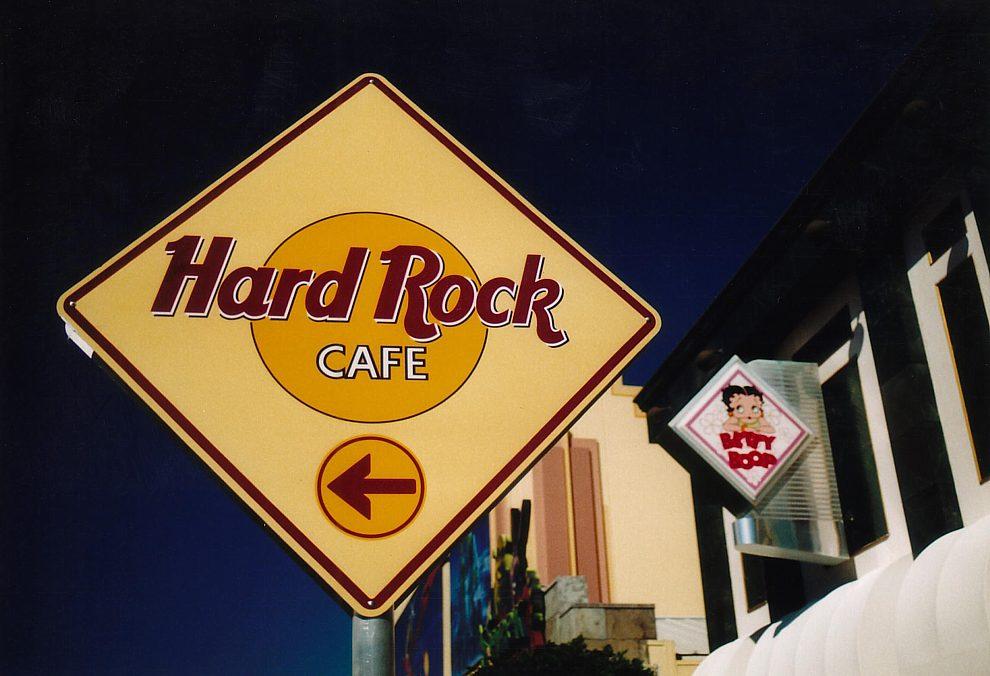 < Hard Rock Cafe - Orlando