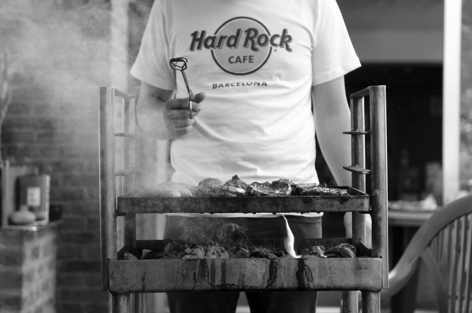 HARD ROCK GRILLER