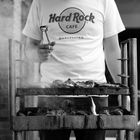 HARD ROCK GRILLER