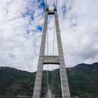 Hardangerbrücke über den Fjord