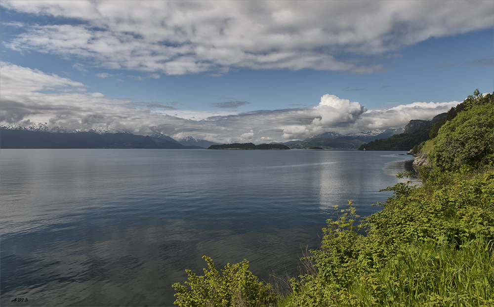 Hardangerfjord 2/3