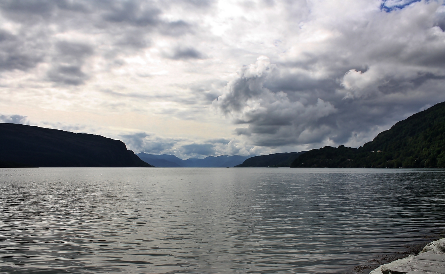 Hardangerfjord eins