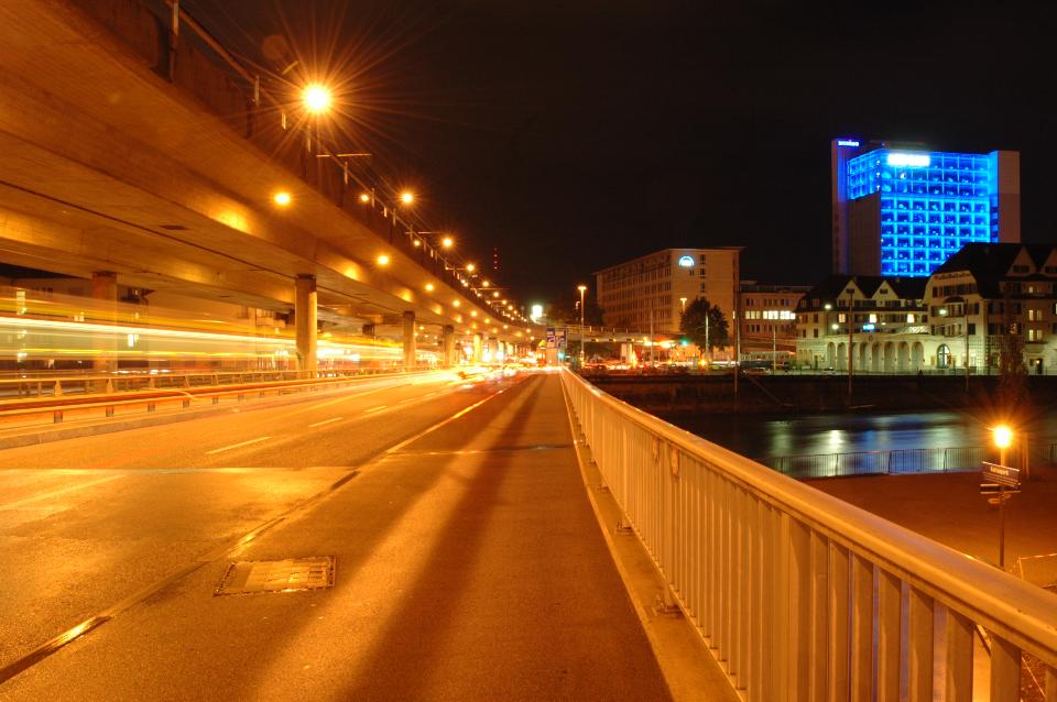 Hardbrücke und Bluewin-Tower