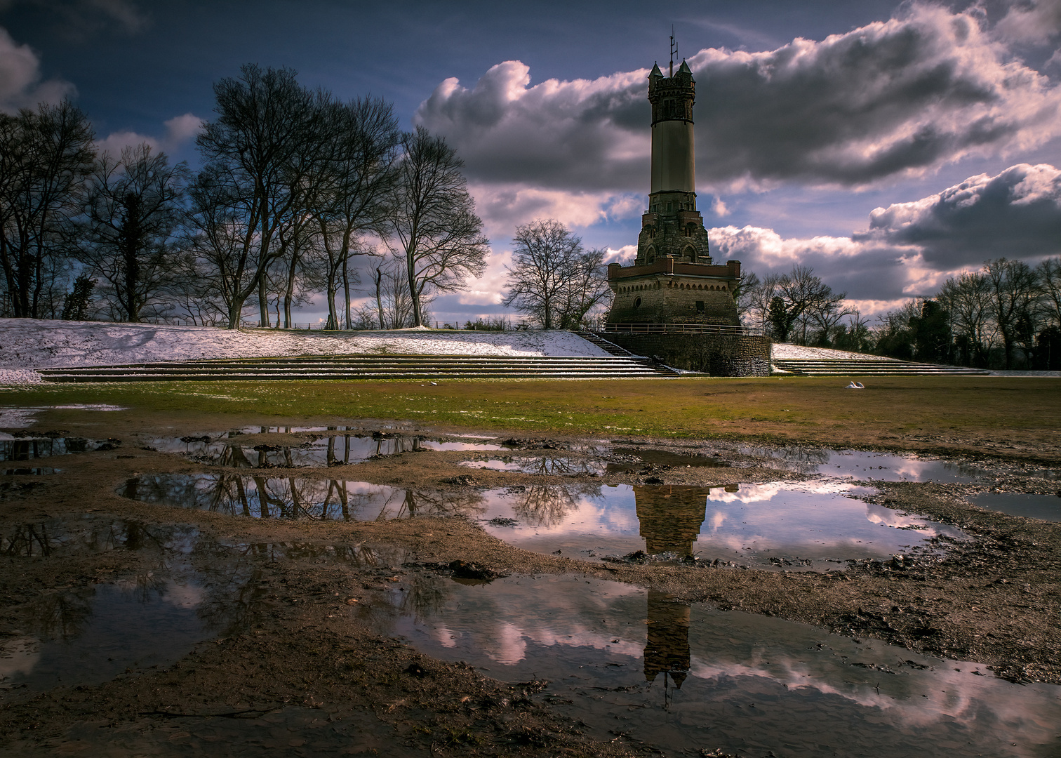 Harkortturm mit Spiegelung