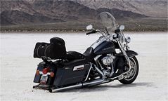 .... Harley Davidson Road King im Salzsee ....