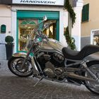 Harley zwischen Dessous und Handwerk