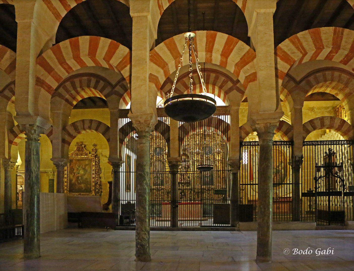 Harmonie von Moschee und Kathedrale