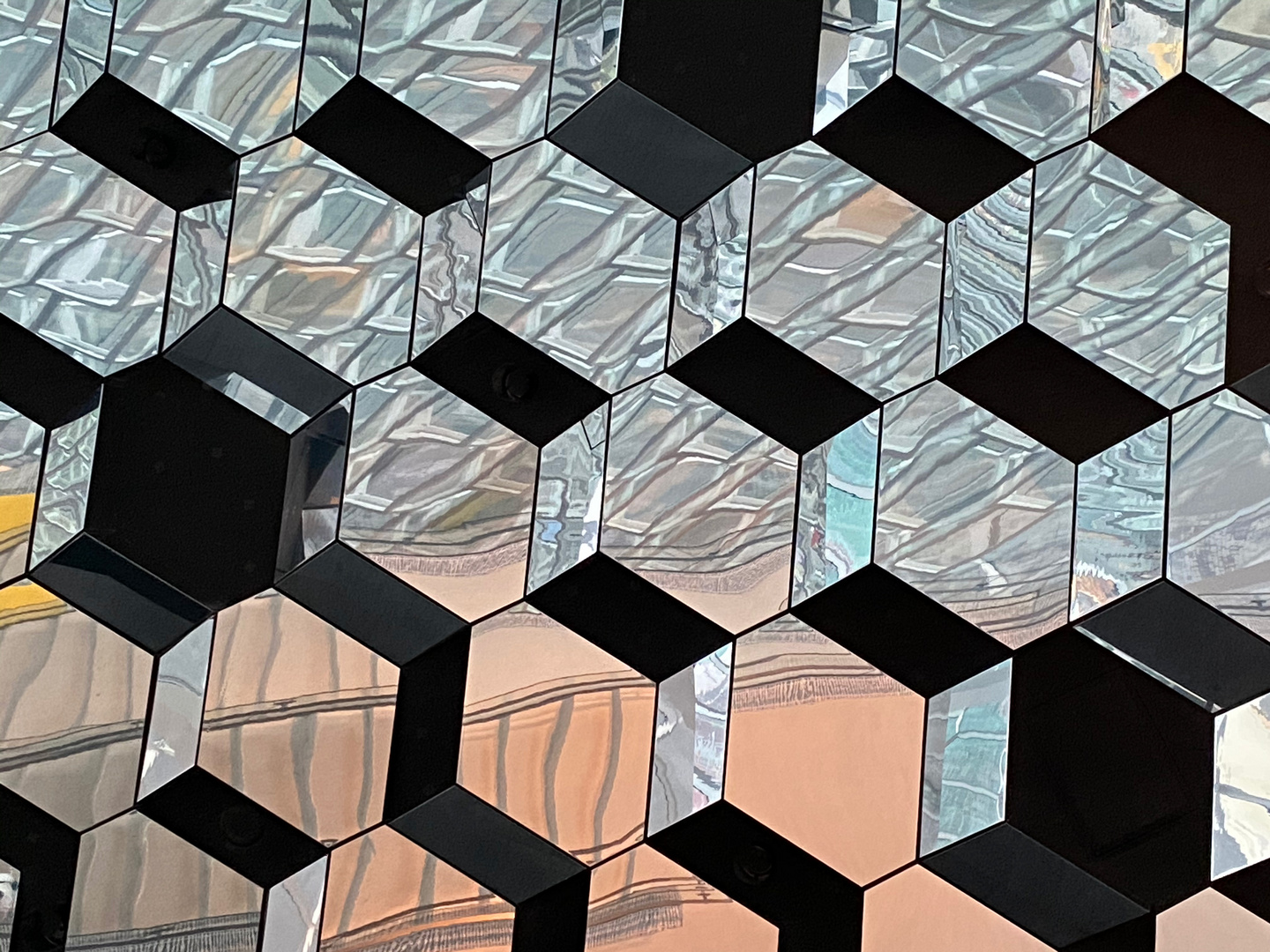 Harpa, Spiegelung als Detail der Decke