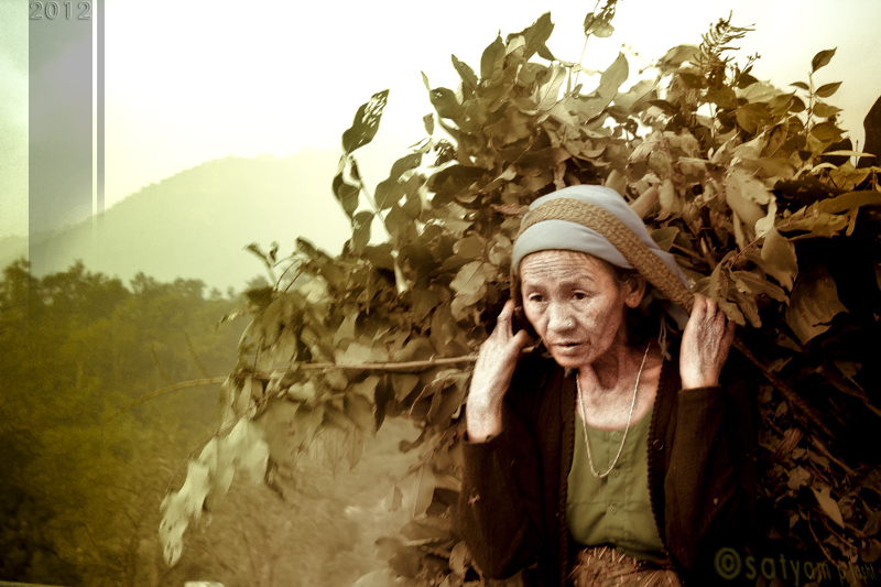 hart arbeitende Frau in Nepal