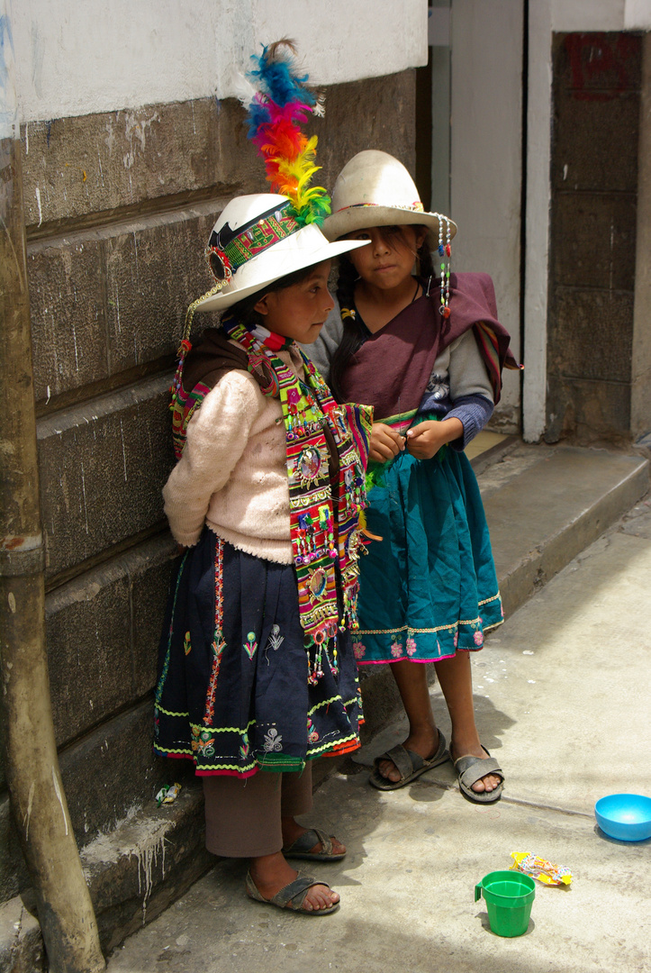 harter Broterwerb der Strassenkinder in Potosi / Bolivien