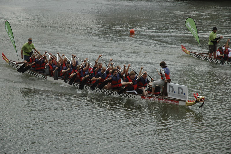 Harter Wettkampf beim Drachenbootrennen Düsseldorf am 16.06.2007